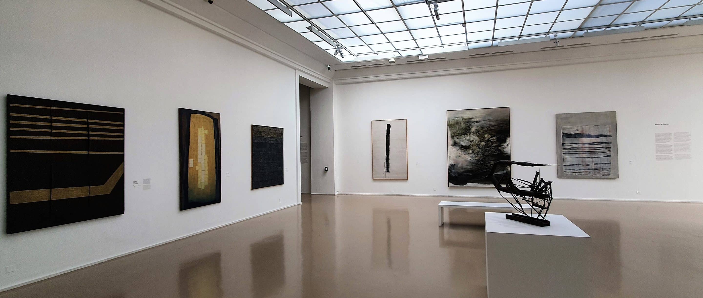 Musée d’art moderne : salle Langlois-Meurine (Fontana, Bergman, Noël, Degottex, Zao, Reigl et César). Droits réservés